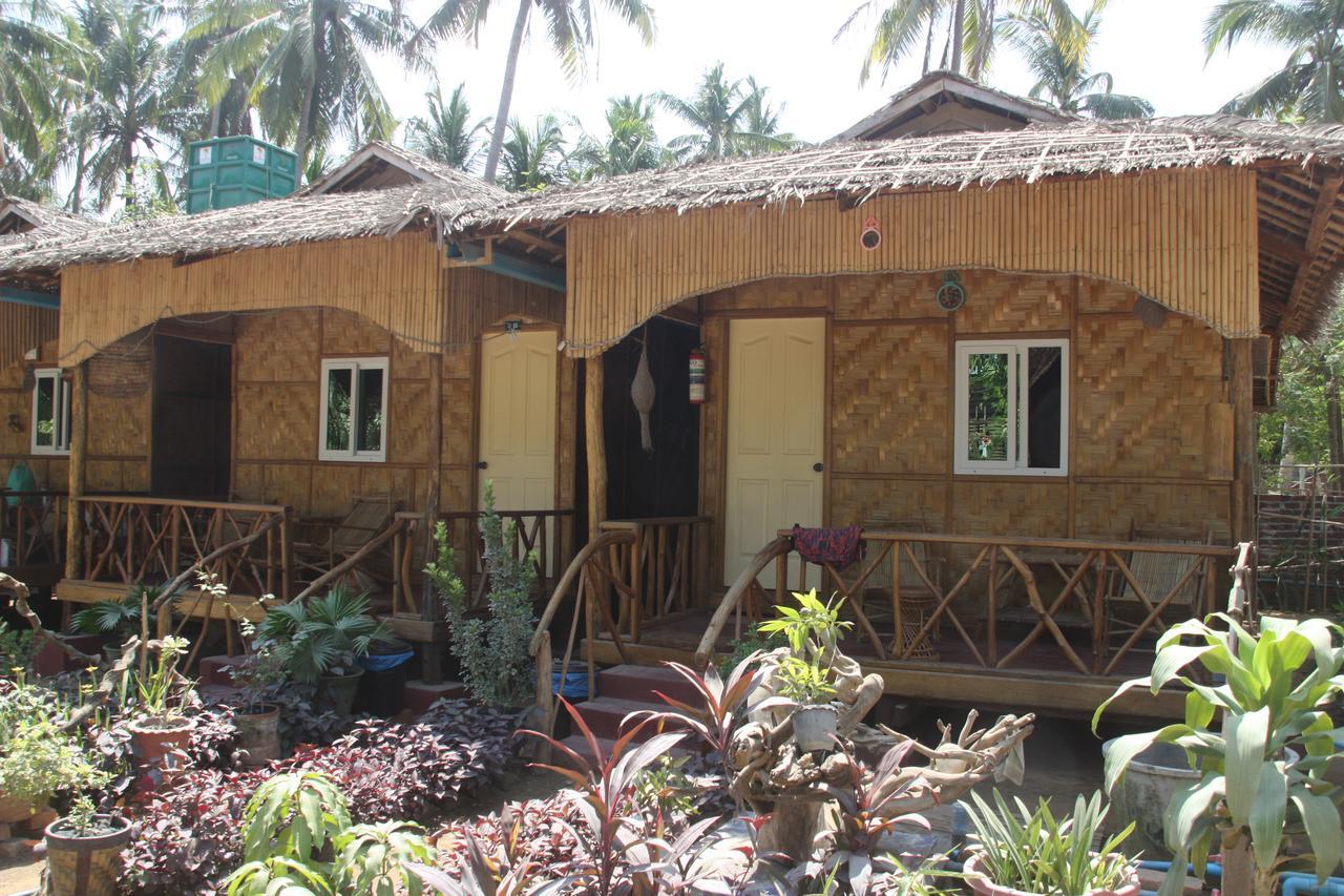 Soe Ko Ko Beach House & Restaurant Нгвесаунг Екстериор снимка