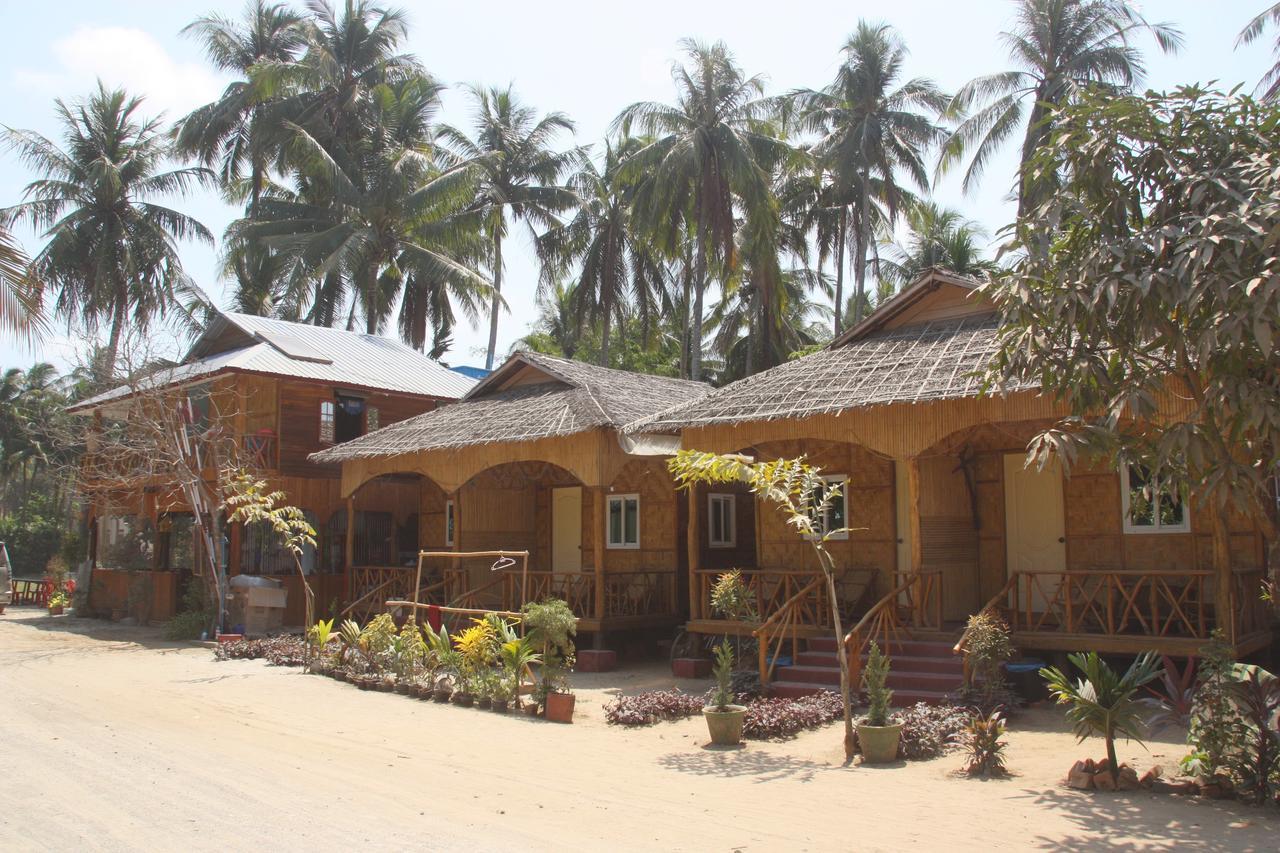 Soe Ko Ko Beach House & Restaurant Нгвесаунг Екстериор снимка