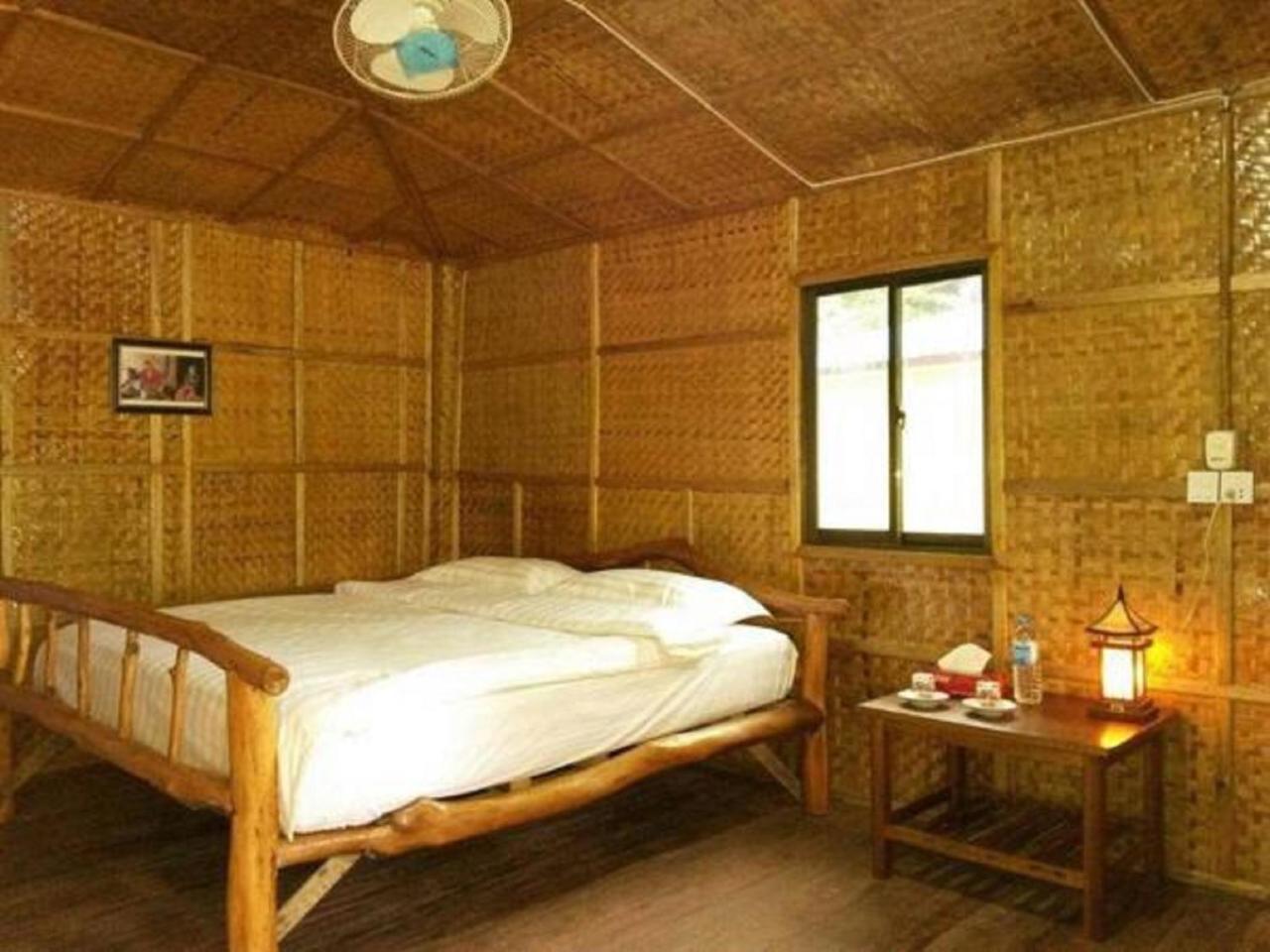 Soe Ko Ko Beach House & Restaurant Нгвесаунг Екстериор снимка