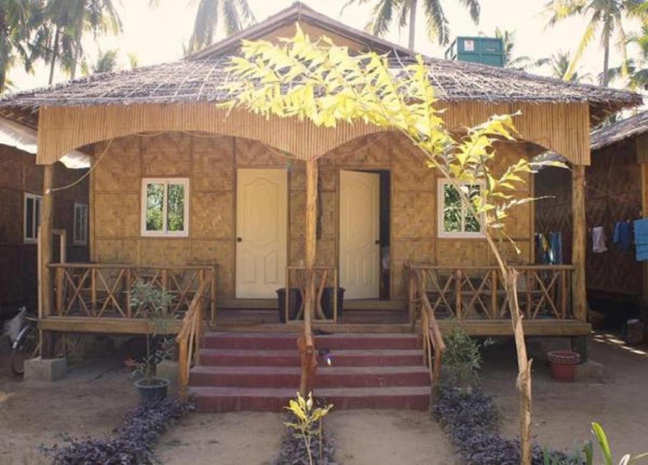 Soe Ko Ko Beach House & Restaurant Нгвесаунг Екстериор снимка
